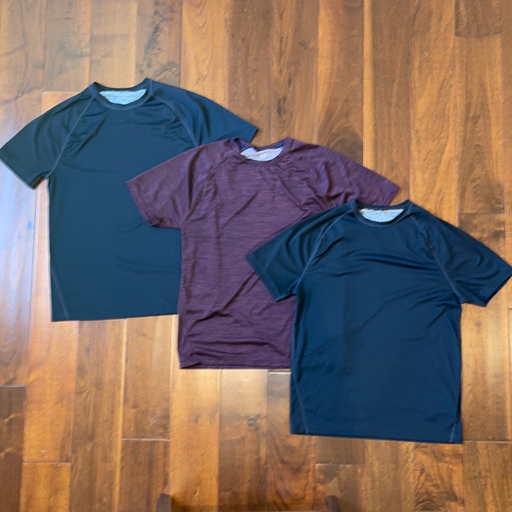 Lot of 3 - GAP Men Short Sleeve Athletic Shirts - 2 Black, 1 Eggplant - Size S